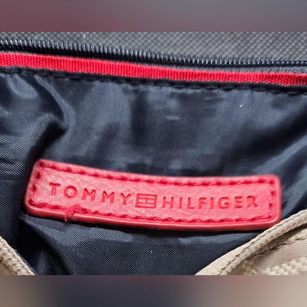 Tommy Hilfiger Classic Signature logo crossbody bag - Picture 5 of 5